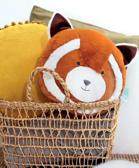 Coussin bebe Panda roux - 30 cm