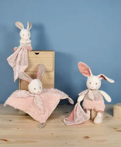 Lapin peluche écrue avec mouchoir rose en coton BIO - 22 cm