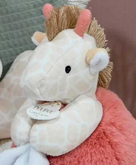 Peluche girafe avec doudou mouchoir - 15 cm