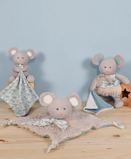 Souris en peluche grise avec mouchoir vert en coton BIO - 22 cm